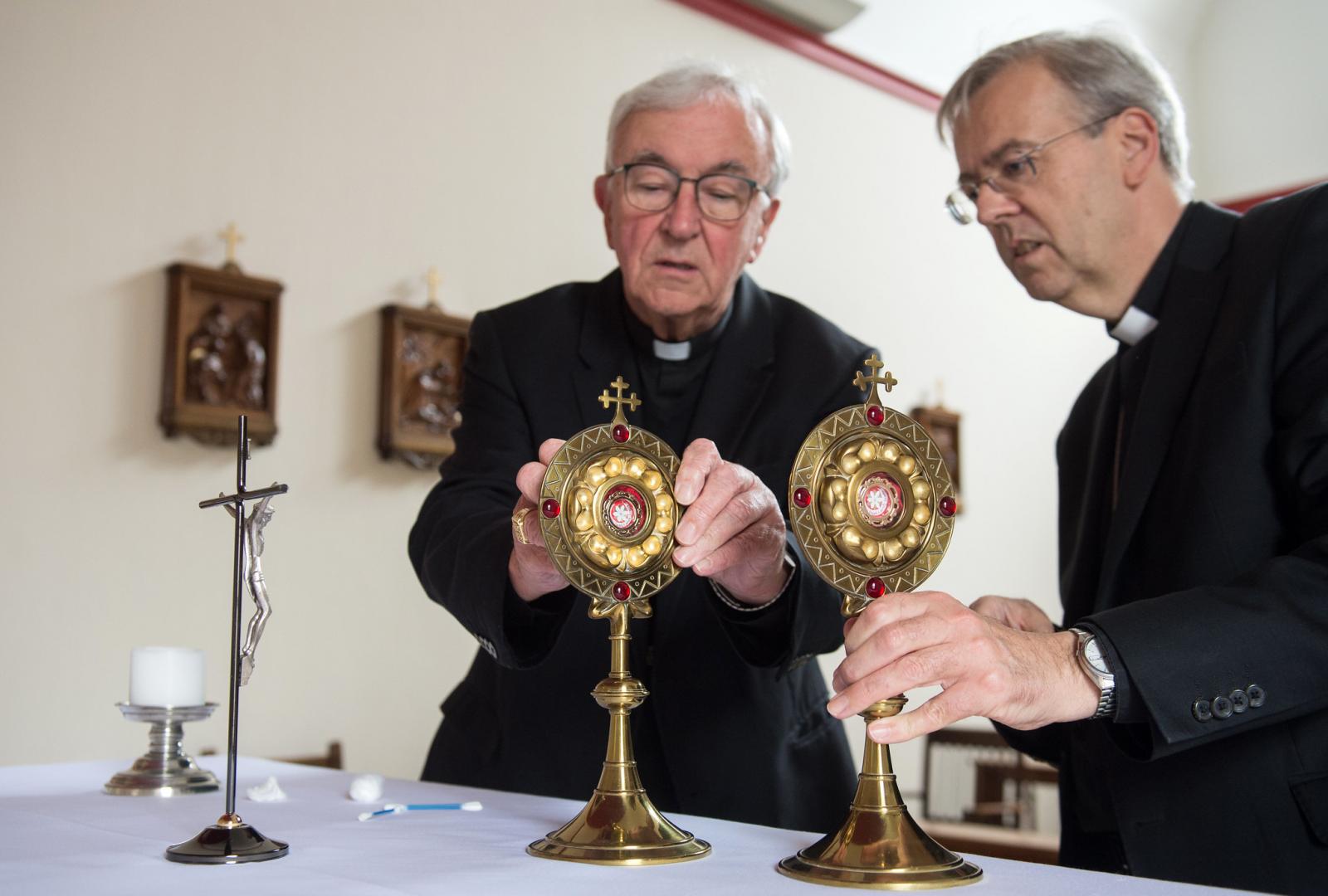 Two parishes receive relics of Blessed Carlo Acutis Diocese of